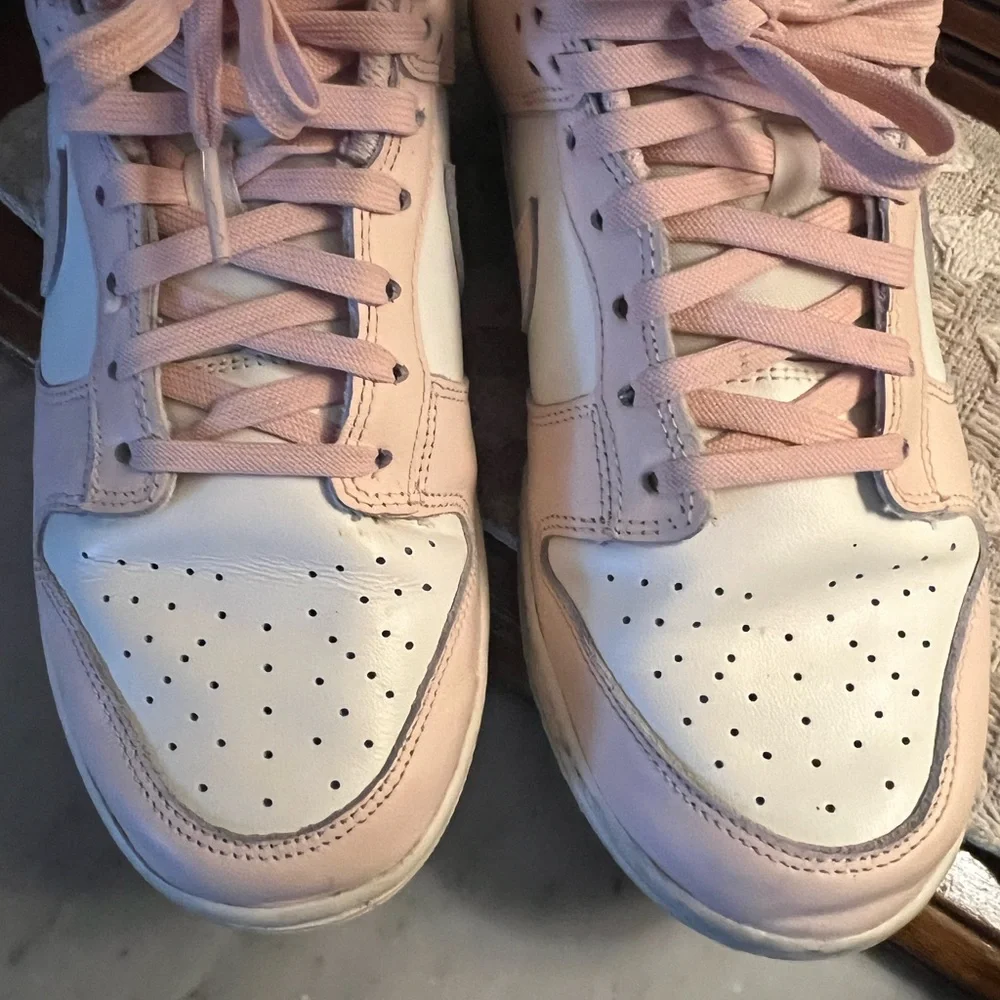NIKE Classic Dunk Low Retro Style Athleisure Sneakers Light Pink White Women's 9